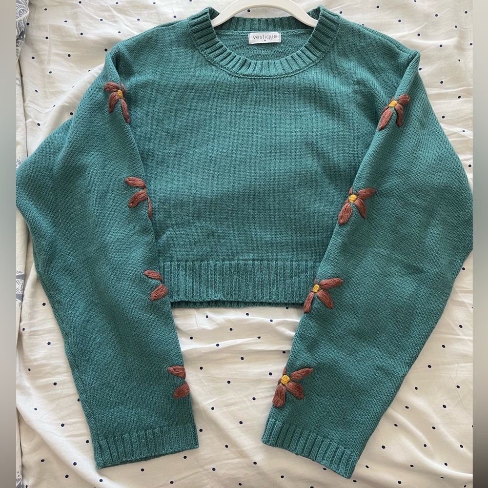 Vestique Teal Flower Sleeve Cropped Sweater Size M
